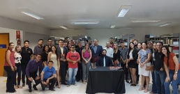 Professor André Brayner da Faculdade Vidal faz lançamento de seu livro